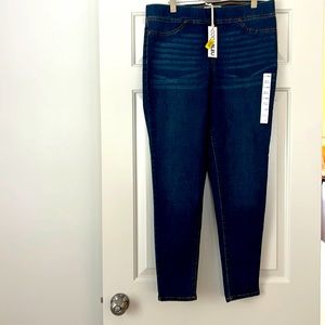 NWT Pull on skinny jean